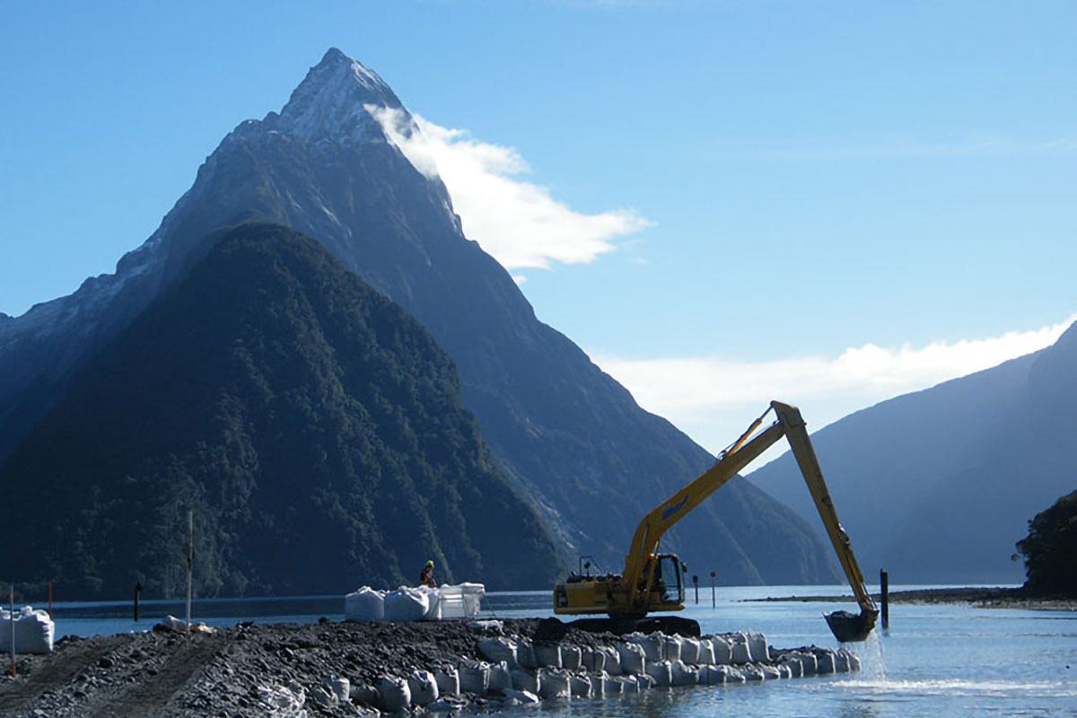 milford-sound-harbour-02